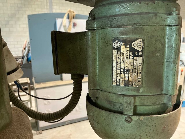 Moteur broche 13 p.x. kolomboormachine met tafel - afbeelding 8 van  10