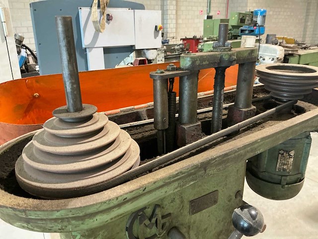 Moteur broche 13 p.x. kolomboormachine met tafel - afbeelding 10 van  10