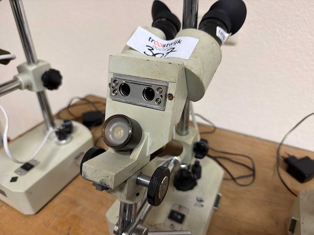 Motic stereomicroscoop inspectiemicroscoop met statief en verlichting - afbeelding 3 van  7