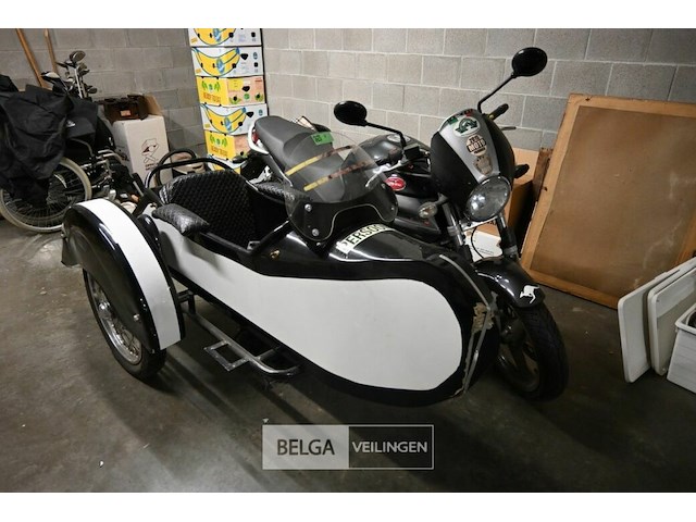 Moto-guzzi moto met zijspan - afbeelding 1 van  15