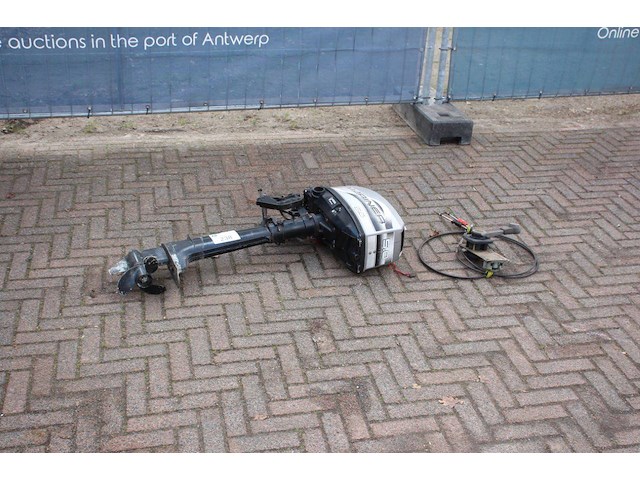 Motor benzine voor speedboot - afbeelding 1 van  1