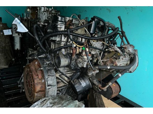 Motor en cilinderkop cd4 landrover - afbeelding 2 van  3