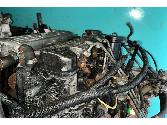 Motor en cilinderkop cd4 landrover - afbeelding 3 van  3