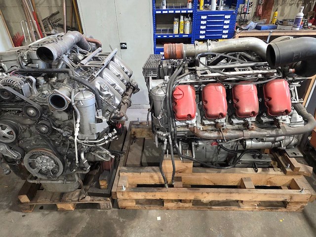Motor set scania dc16 v8 - afbeelding 1 van  1