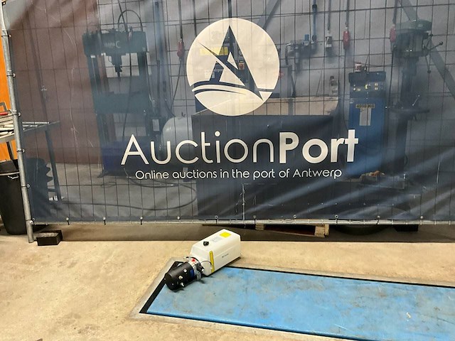 Motor voor kipper met oliebak - afbeelding 1 van  1