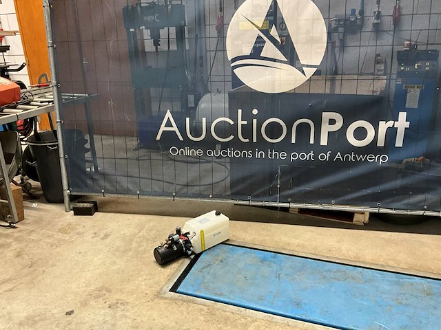 Motor voor kipper met oliebak - afbeelding 1 van  1