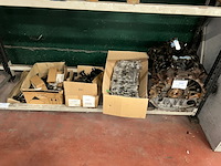 Motorblok en diverse auto onderdelen - afbeelding 1 van  6