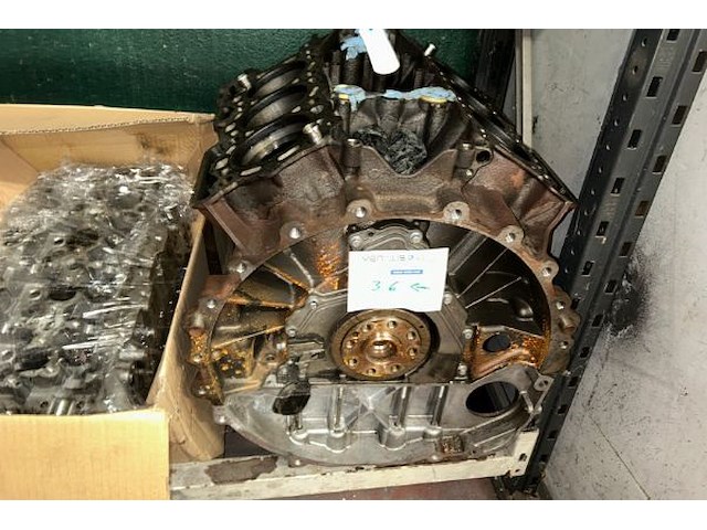 Motorblok en diverse auto onderdelen - afbeelding 2 van  6