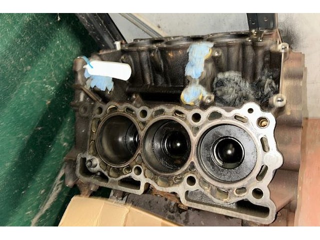 Motorblok en diverse auto onderdelen - afbeelding 3 van  6