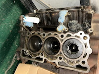 Motorblok en diverse auto onderdelen - afbeelding 3 van  6