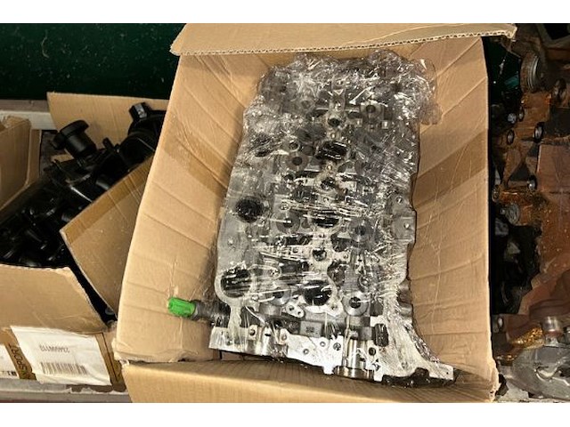 Motorblok en diverse auto onderdelen - afbeelding 4 van  6