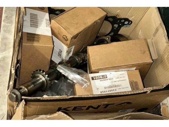 Motorblok en diverse auto onderdelen - afbeelding 6 van  6