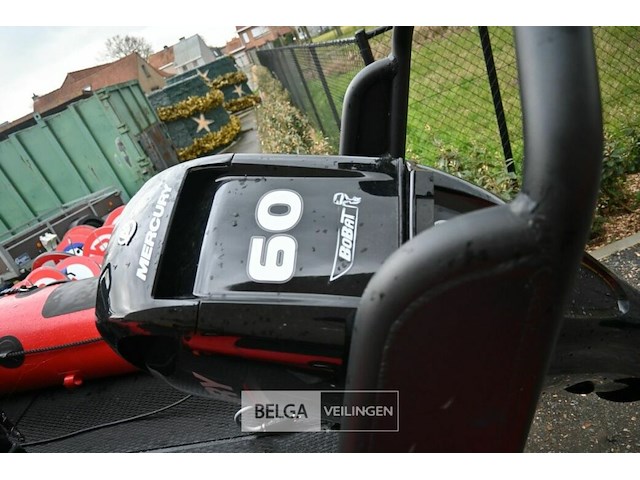 Motorboot highfield met buitenboordmotor en trailer - afbeelding 2 van  12