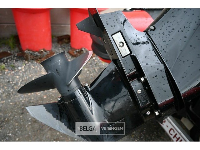 Motorboot highfield met buitenboordmotor en trailer - afbeelding 4 van  12