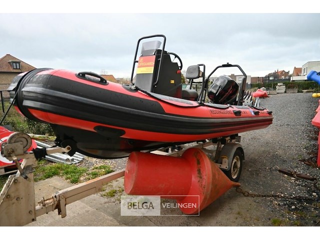 Motorboot highfield met buitenboordmotor en trailer - afbeelding 1 van  12