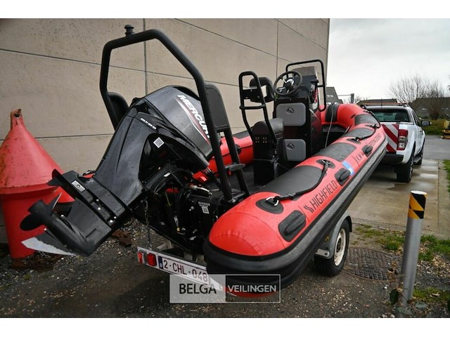 Motorboot highfield met buitenboordmotor en trailer - afbeelding 5 van  12