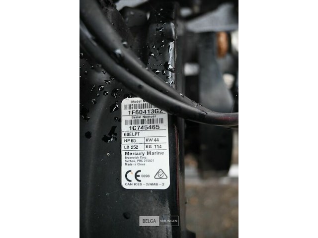 Motorboot highfield met buitenboordmotor en trailer - afbeelding 6 van  12