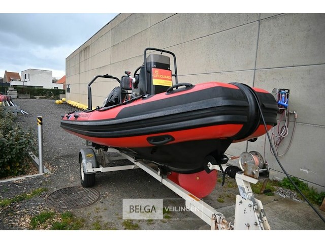 Motorboot highfield met buitenboordmotor en trailer - afbeelding 8 van  12