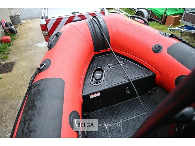 Motorboot highfield met buitenboordmotor en trailer - afbeelding 11 van  12