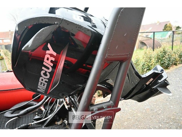 Motorboot highfield met buitenboordmotor en trailer - afbeelding 12 van  12