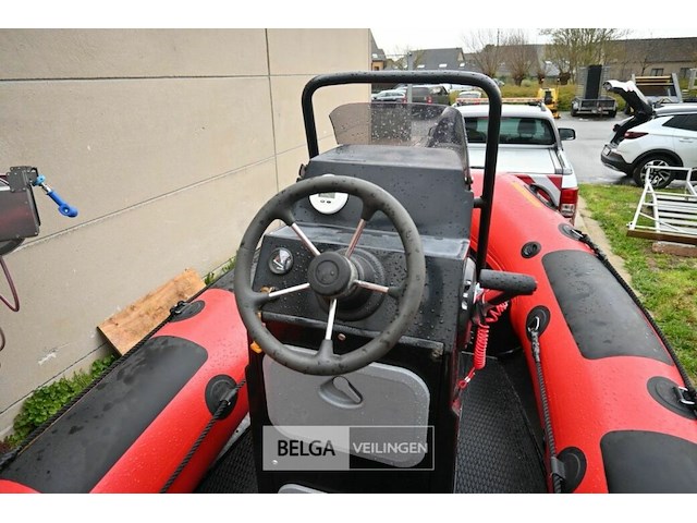 Motorboot highfield met buitenboordmotor en trailer - afbeelding 9 van  12