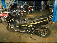 Motorfiets - scooter - 2 wielen - yamaha - xp530 - afbeelding 1 van  6