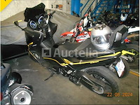 Motorfiets - scooter - 2 wielen - yamaha - xp530 - afbeelding 2 van  6
