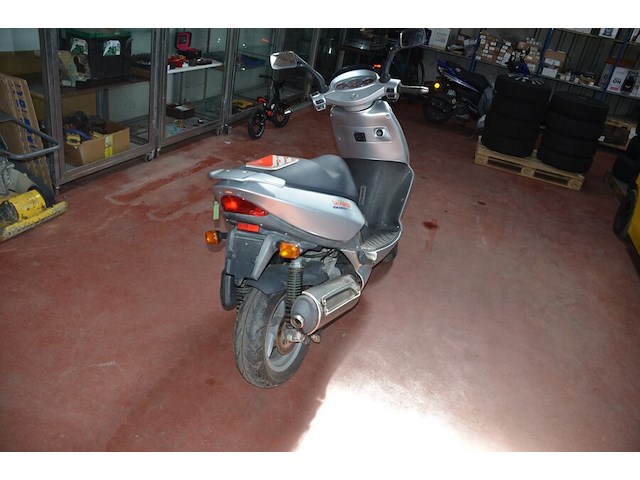 Motorfiets aprilia leonardo 125, type: mb00, chassisnummer: zd4mb0000ws119204 met inschrijvingsbewijs, gelijkvormigheidsattest en 1 sleutel - afbeelding 9 van  22