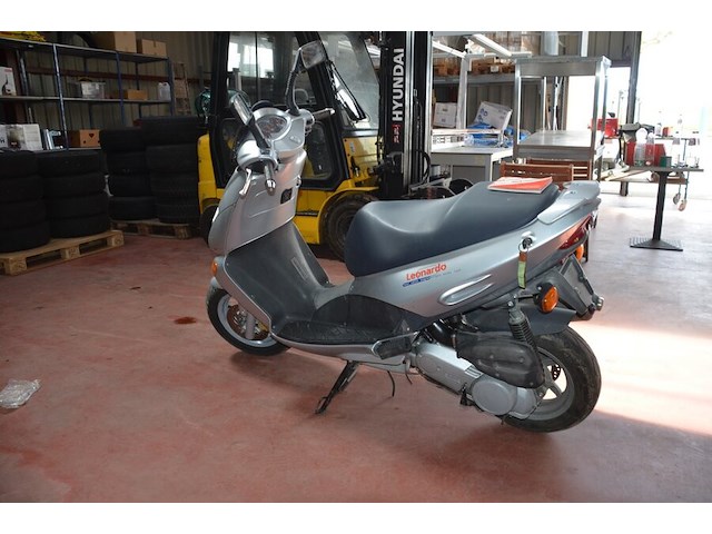 Motorfiets aprilia leonardo 125, type: mb00, chassisnummer: zd4mb0000ws119204 met inschrijvingsbewijs, gelijkvormigheidsattest en 1 sleutel - afbeelding 11 van  22