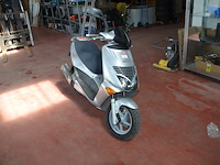 Motorfiets aprilia leonardo 125, type: mb00, chassisnummer: zd4mb0000ws119204 met inschrijvingsbewijs, gelijkvormigheidsattest en 1 sleutel