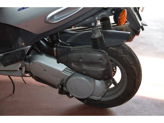 Motorfiets aprilia leonardo 125, type: mb00, chassisnummer: zd4mb0000ws119204 met inschrijvingsbewijs, gelijkvormigheidsattest en 1 sleutel - afbeelding 18 van  22