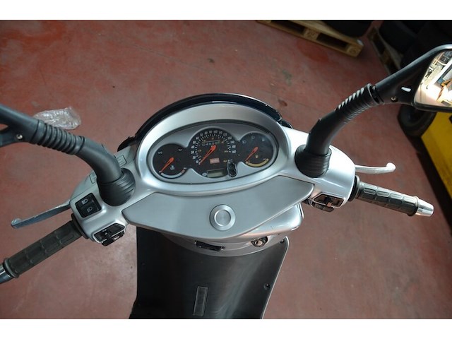 Motorfiets aprilia leonardo 125, type: mb00, chassisnummer: zd4mb0000ws119204 met inschrijvingsbewijs, gelijkvormigheidsattest en 1 sleutel - afbeelding 22 van  22