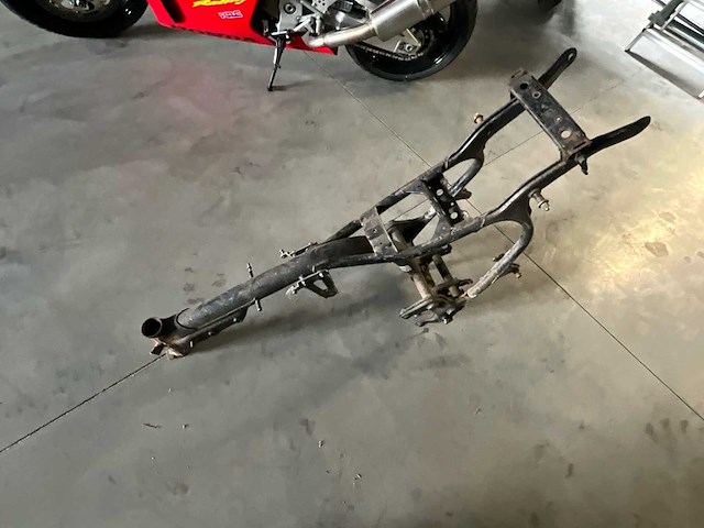 Motorfiets frame - afbeelding 1 van  3