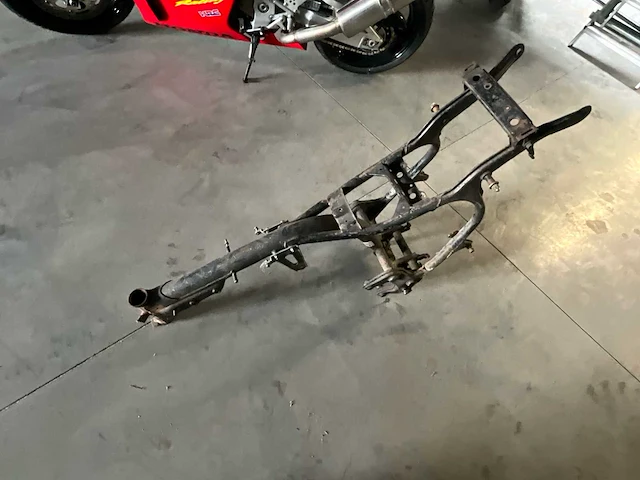 Motorfiets frame - afbeelding 1 van  3