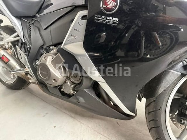 Motorfiets honda vfr 1200 (2011 - jh2 sc6 3d8 bk 100 038) - afbeelding 8 van  19