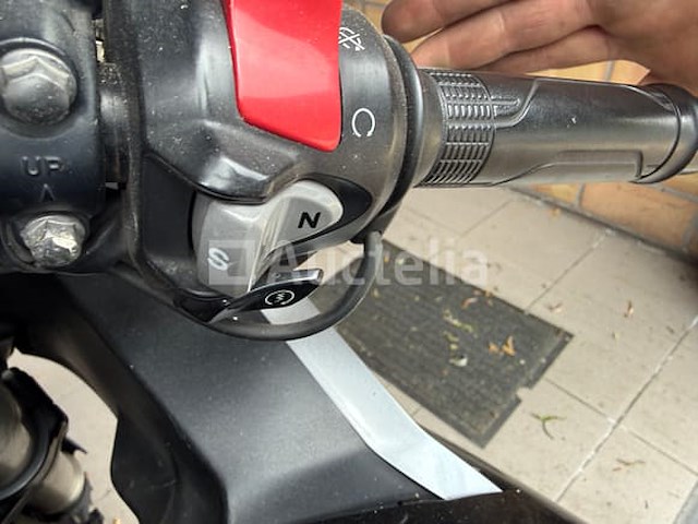 Motorfiets honda vfr 1200 (2011 - jh2 sc6 3d8 bk 100 038) - afbeelding 10 van  19