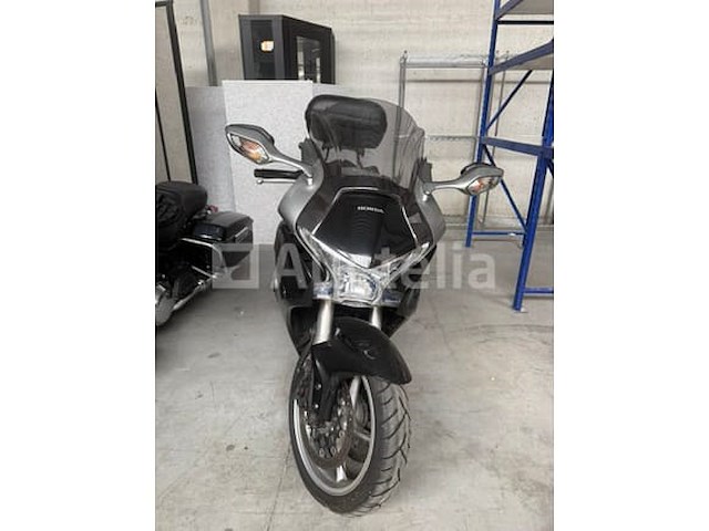 Motorfiets honda vfr 1200 (2011 - jh2 sc6 3d8 bk 100 038) - afbeelding 12 van  19