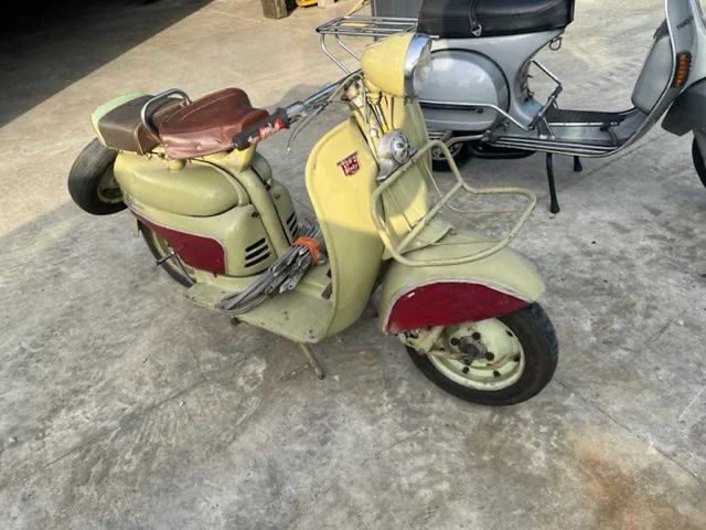 Motorfiets motobécane oud – verzamelvoertuig – start - afbeelding 2 van  5
