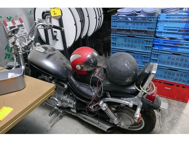 Motorfiets suzuki (2../..) - afbeelding 1 van  11