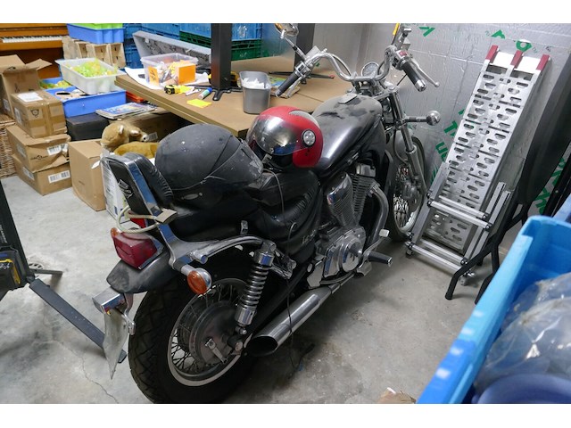 Motorfiets suzuki (2../..) - afbeelding 4 van  11