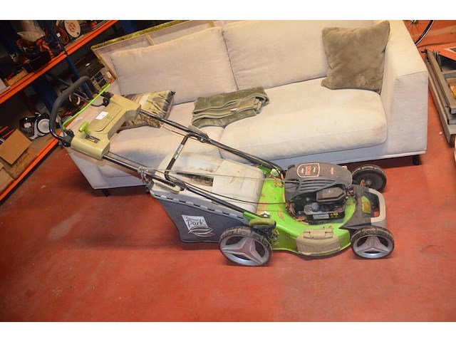Motorgrasmachine central park met motor briggs&stratton 158cc - afbeelding 1 van  8