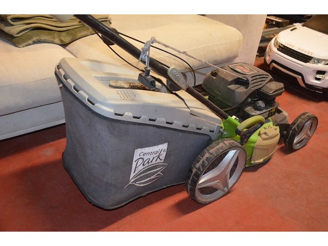 Motorgrasmachine central park met motor briggs&stratton 158cc - afbeelding 7 van  8