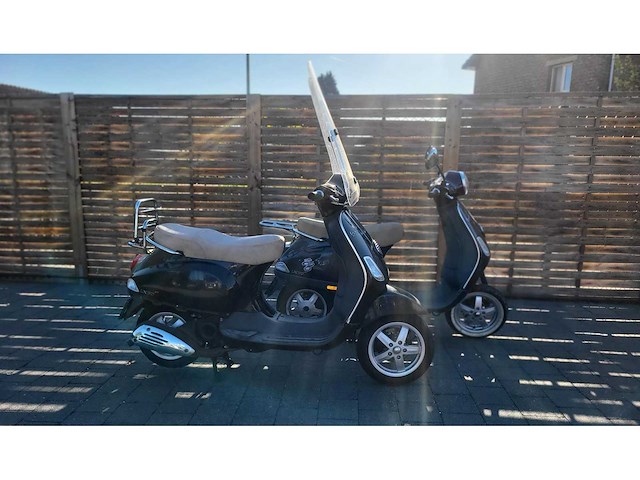 Motorised scooter (4x) - afbeelding 3 van  13