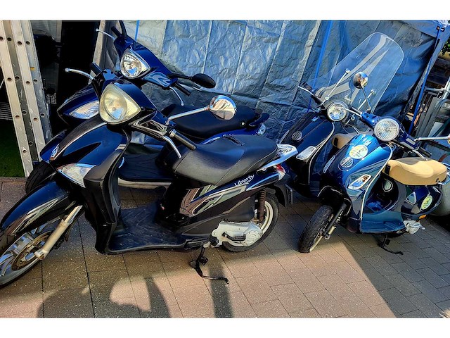 Motorised scooter (4x) - afbeelding 6 van  13