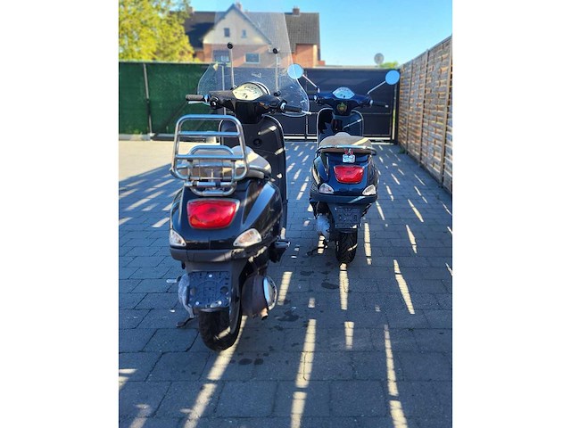 Motorised scooter (4x) - afbeelding 13 van  13