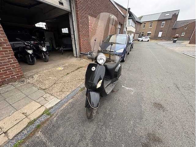 Motorised scooter - afbeelding 1 van  10