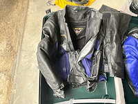 Motorkledijset – leren pak, laarzen & helm - afbeelding 2 van  4
