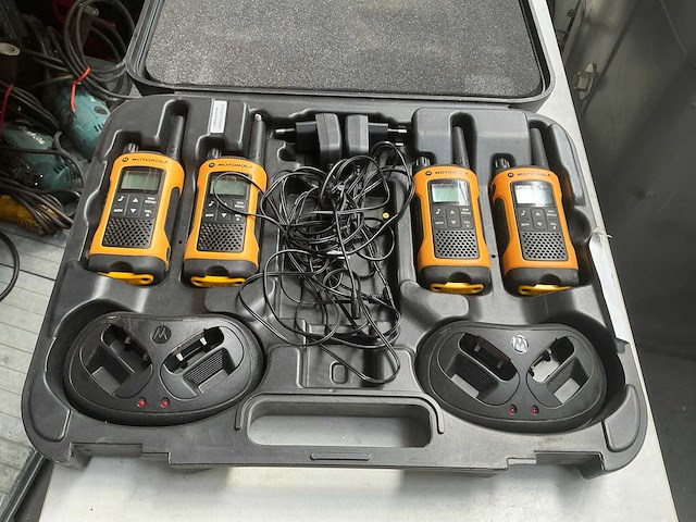 Motorola walkie-talkie set - afbeelding 1 van  8