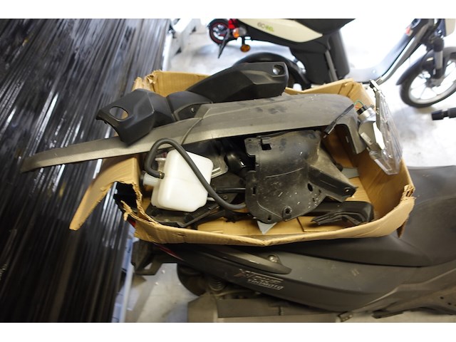 Motorscooter kymco - afbeelding 4 van  10