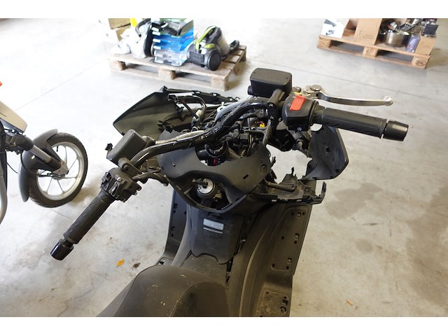 Motorscooter kymco - afbeelding 5 van  10
